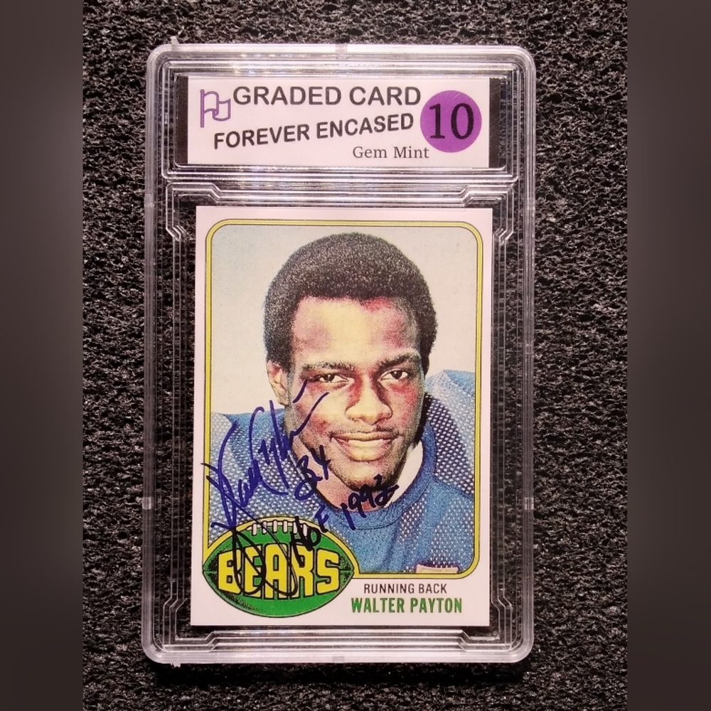 Walter Payton Chicago Bears HOF Autograph Football Rookie Card. Graded 10 Gem